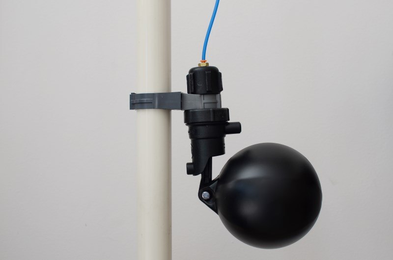 Water-powered sump pump float
