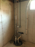 Mounted low against wall with independent discharge pipe